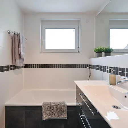 Mensel 1 アパート *