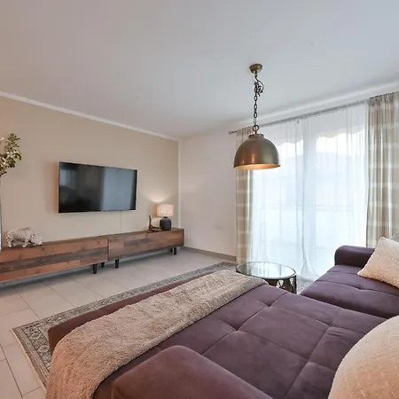 Mensel 1 アパート *